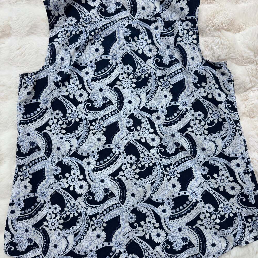 Tommy Hilfiger Women's Blue and White Paisley Sleeveless Button Down Blouse Size - Picture 8 of 8